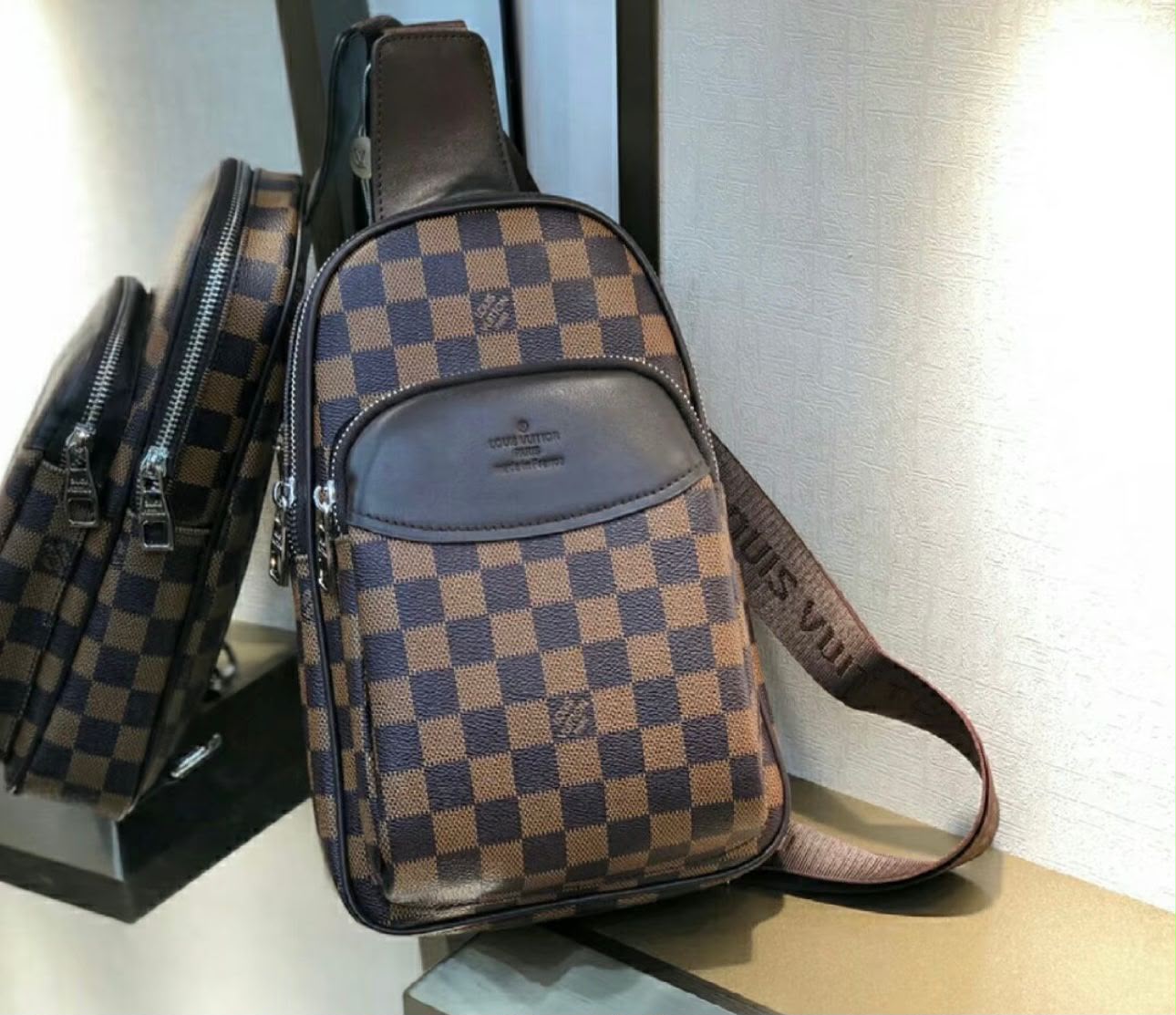 LOUIS VUITTON Crossbody Sling — 26 cm | Multiple Styles