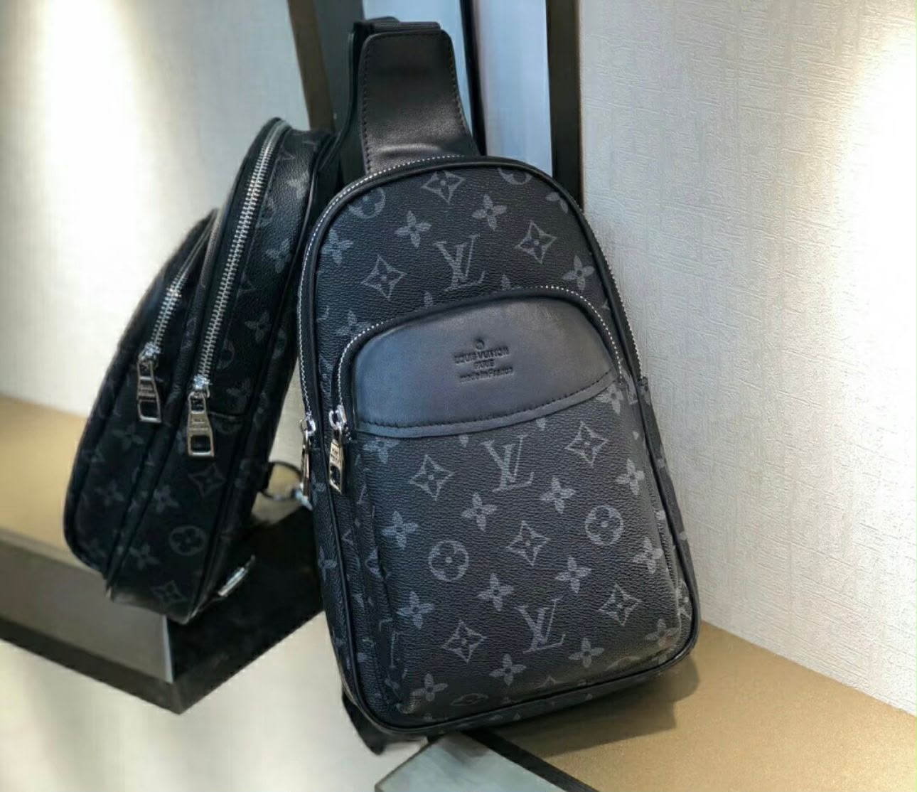LOUIS VUITTON Crossbody Sling — 26 cm | Multiple Styles