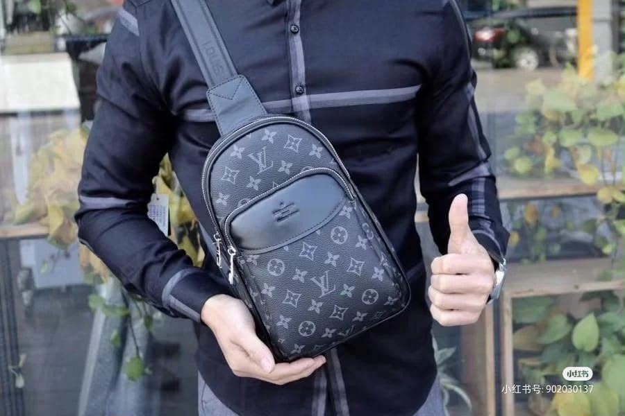 LOUIS VUITTON Crossbody Sling — 26 cm | Multiple Styles
