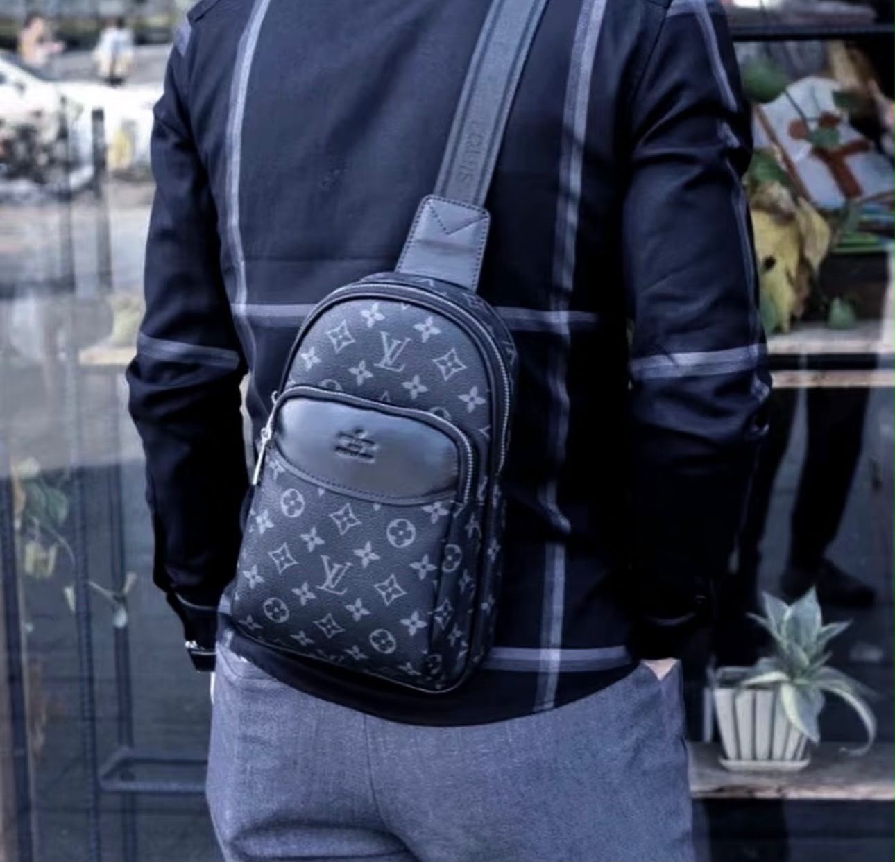 LOUIS VUITTON Crossbody Sling — 26 cm | Multiple Styles