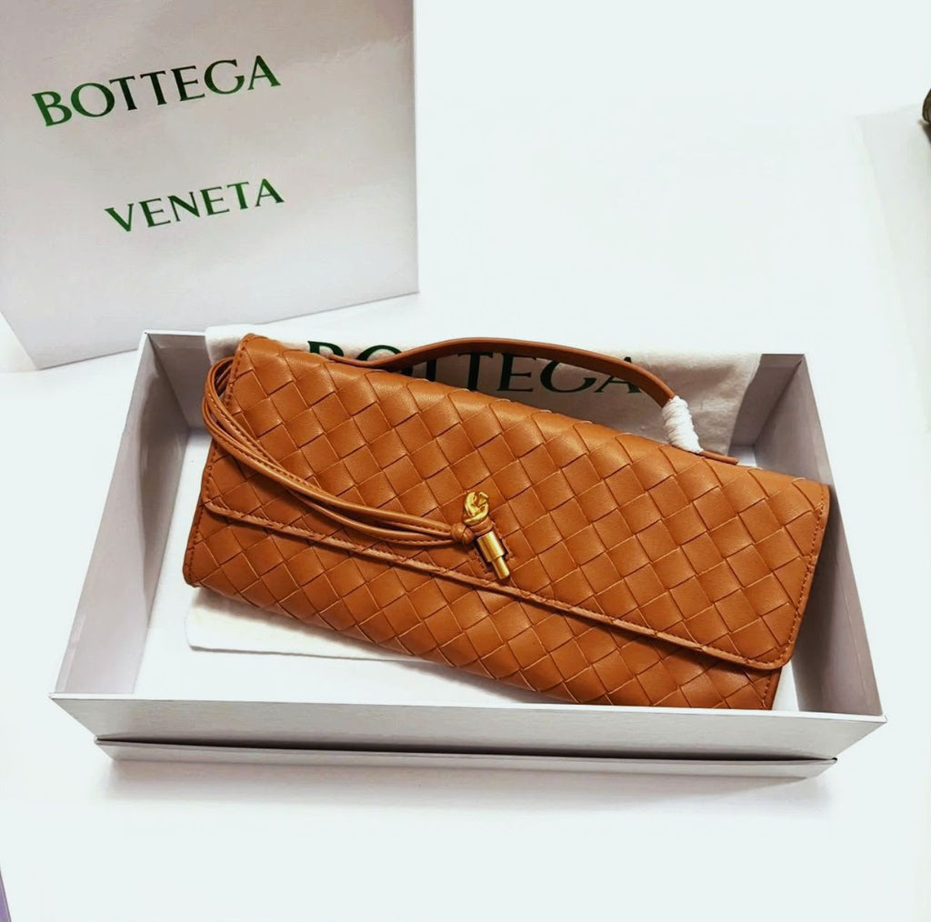 BOTTEGA VENETA Intrecciato Clutch — 30 cm | 3 Colors With Box