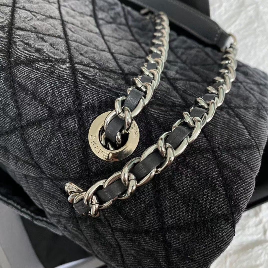 CHANEL Jumbo Classic Flap — 38 cm | Black A+