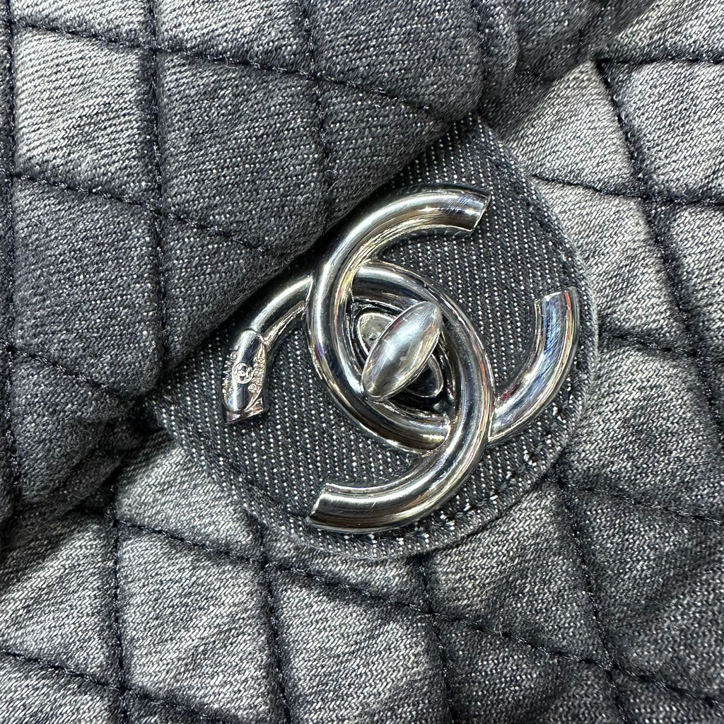 CHANEL Jumbo Classic Flap — 38 cm | Black A+