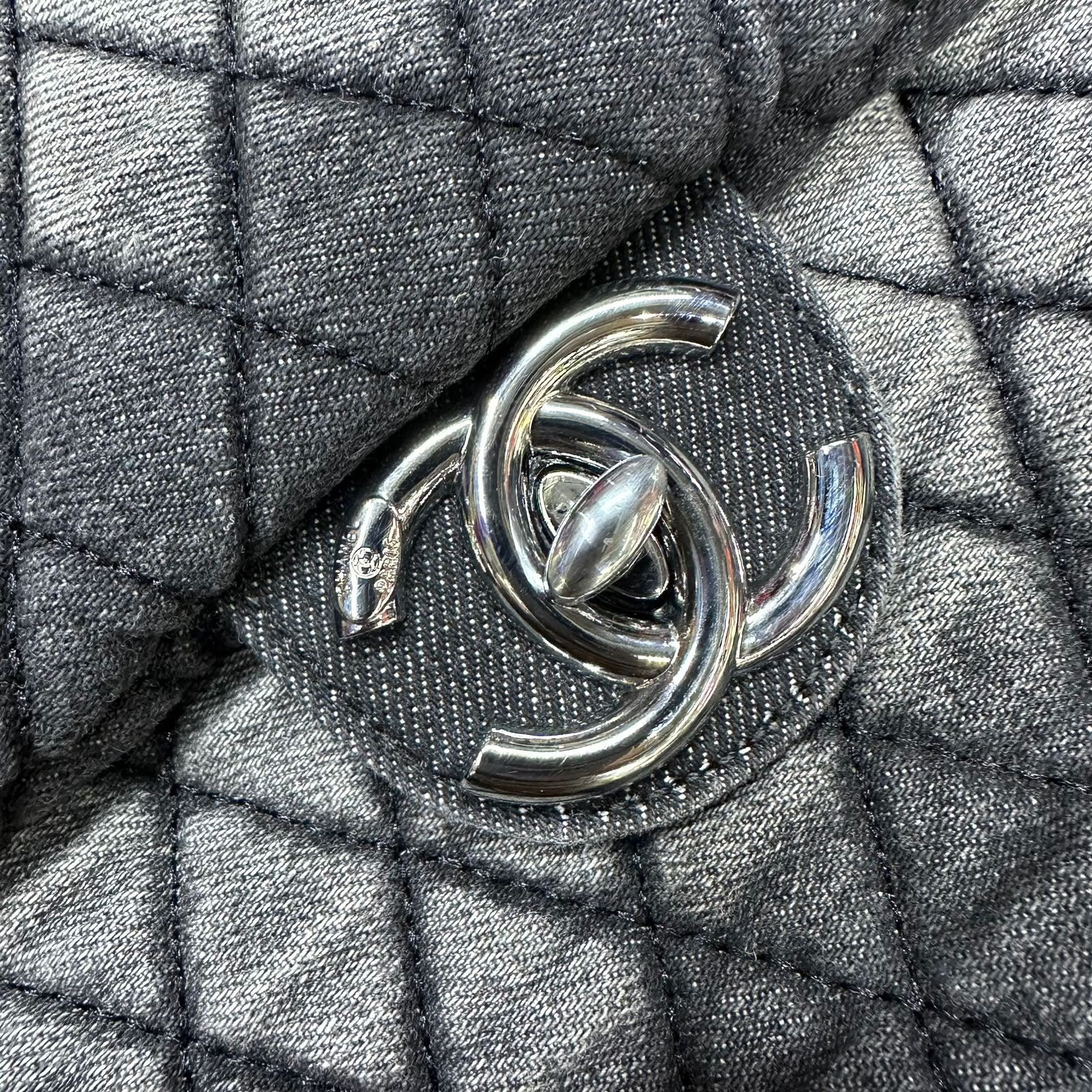 CHANEL Jumbo Classic Flap — 38 cm | Black A+