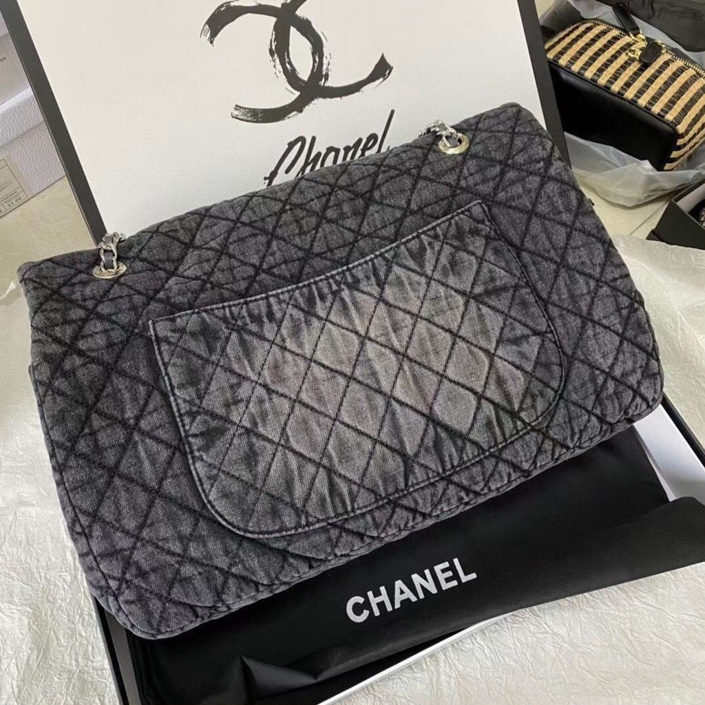 CHANEL Jumbo Classic Flap — 38 cm | Black A+