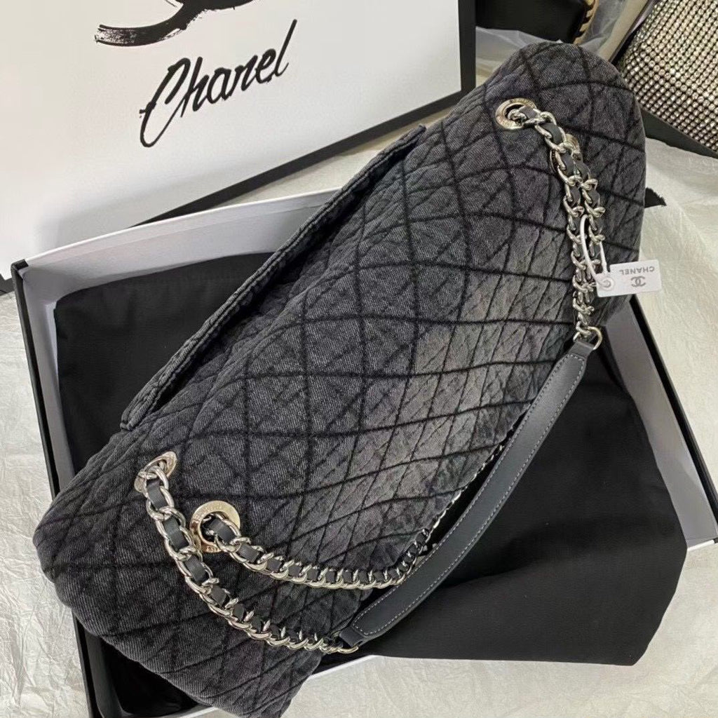 CHANEL Jumbo Classic Flap — 38 cm | Black A+