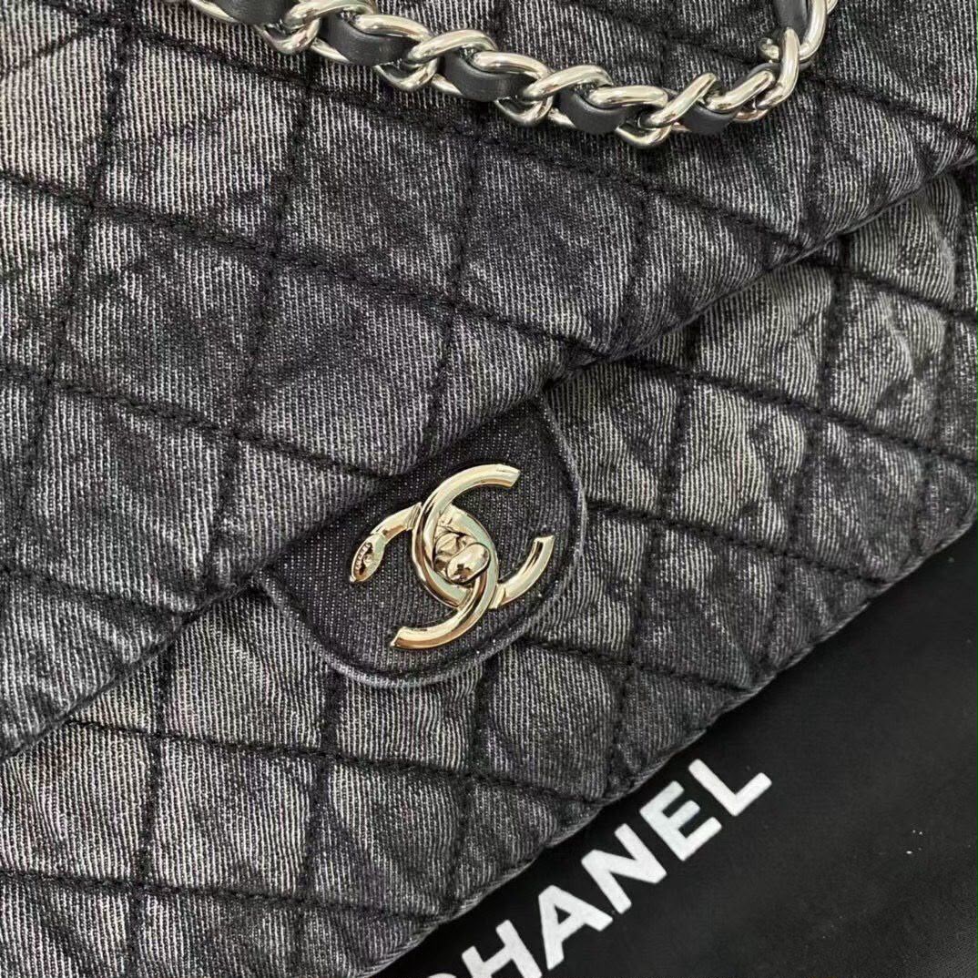 CHANEL Jumbo Classic Flap — 38 cm | Black A+