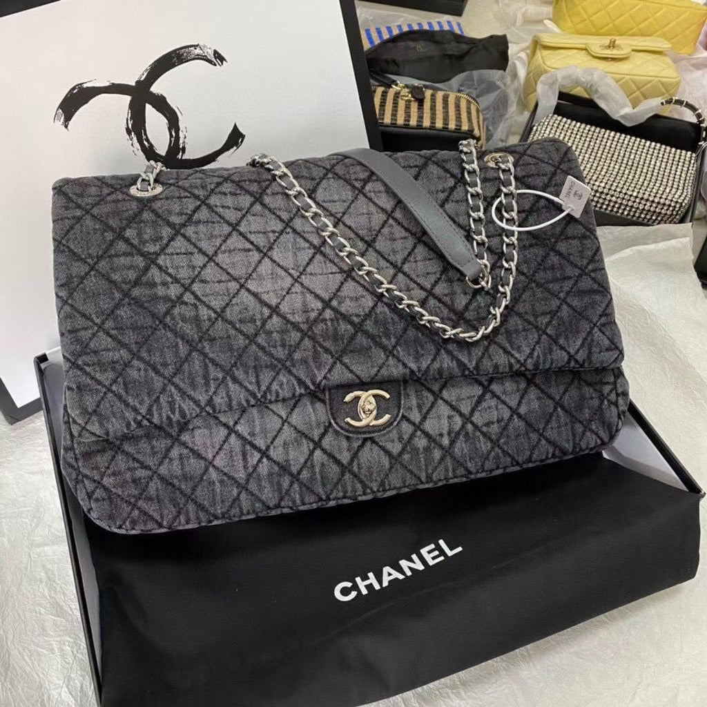 CHANEL Jumbo Classic Flap — 38 cm | Black A+