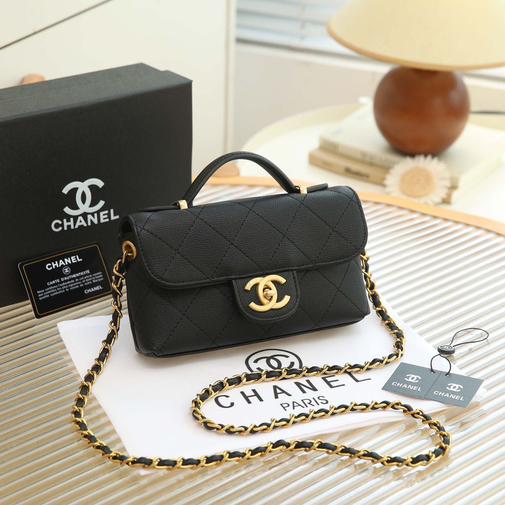 CHANEL Quilted Classic Shoulder Bag — 20 cm | 6 Colors With Box