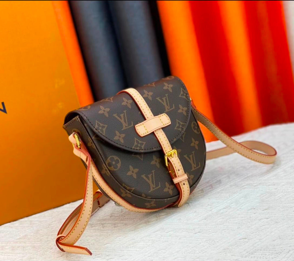LOUIS VUITTON Monogram Saddle Crossbody — 20 cm With Box