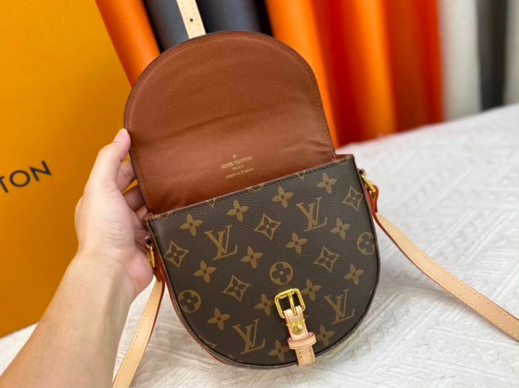 LOUIS VUITTON Monogram Saddle Crossbody — 20 cm With Box