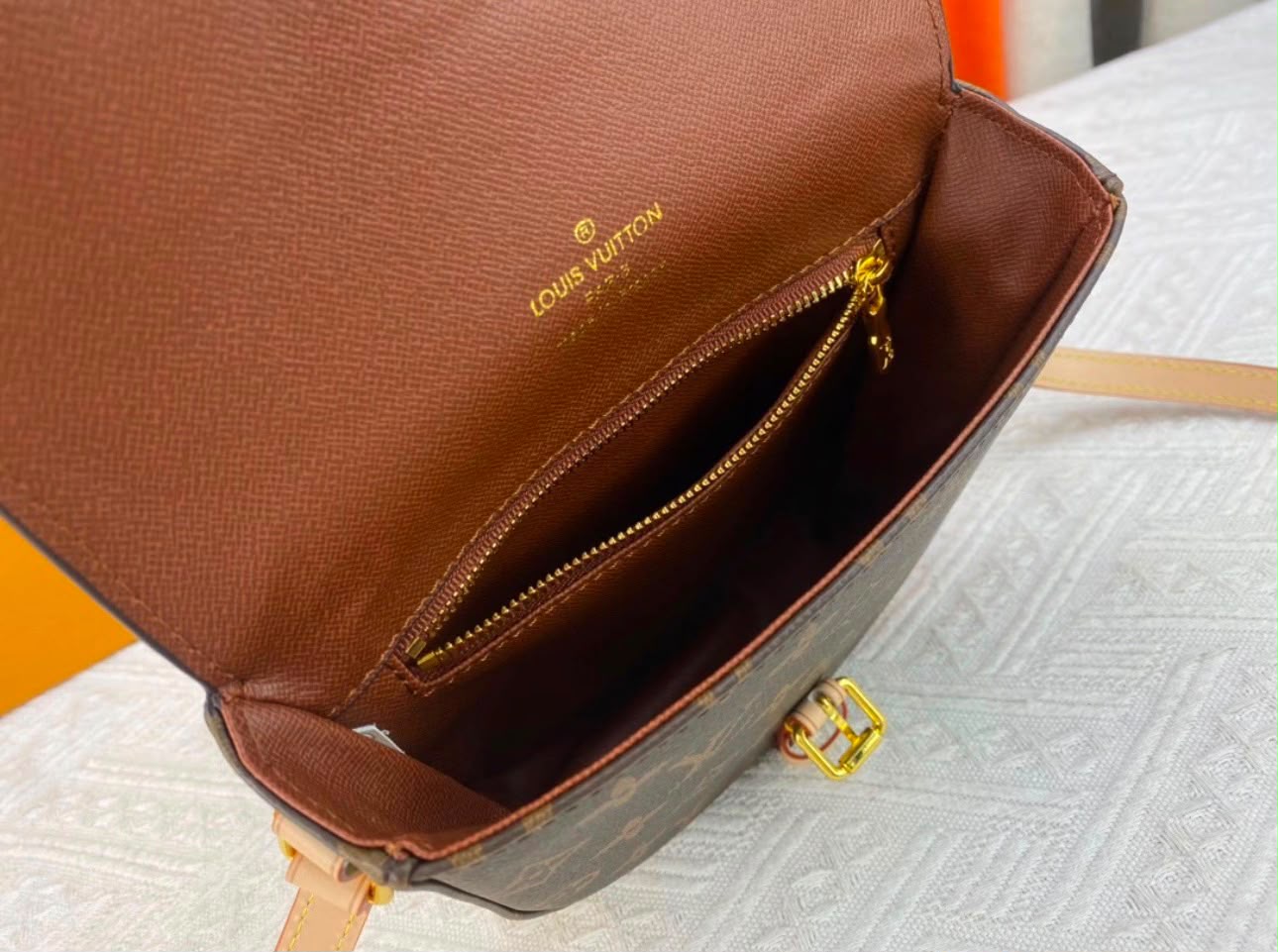 LOUIS VUITTON Monogram Saddle Crossbody — 20 cm With Box