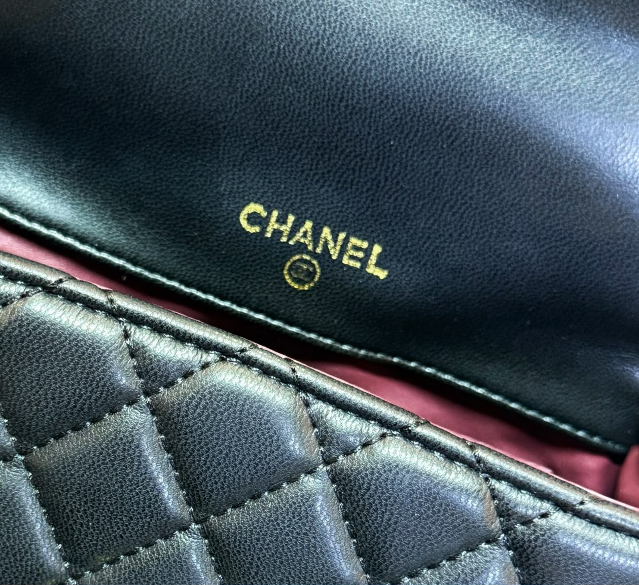 CHANEL Quilted Compact Top Handle Bag — 19 cm | 3 Colors with Box