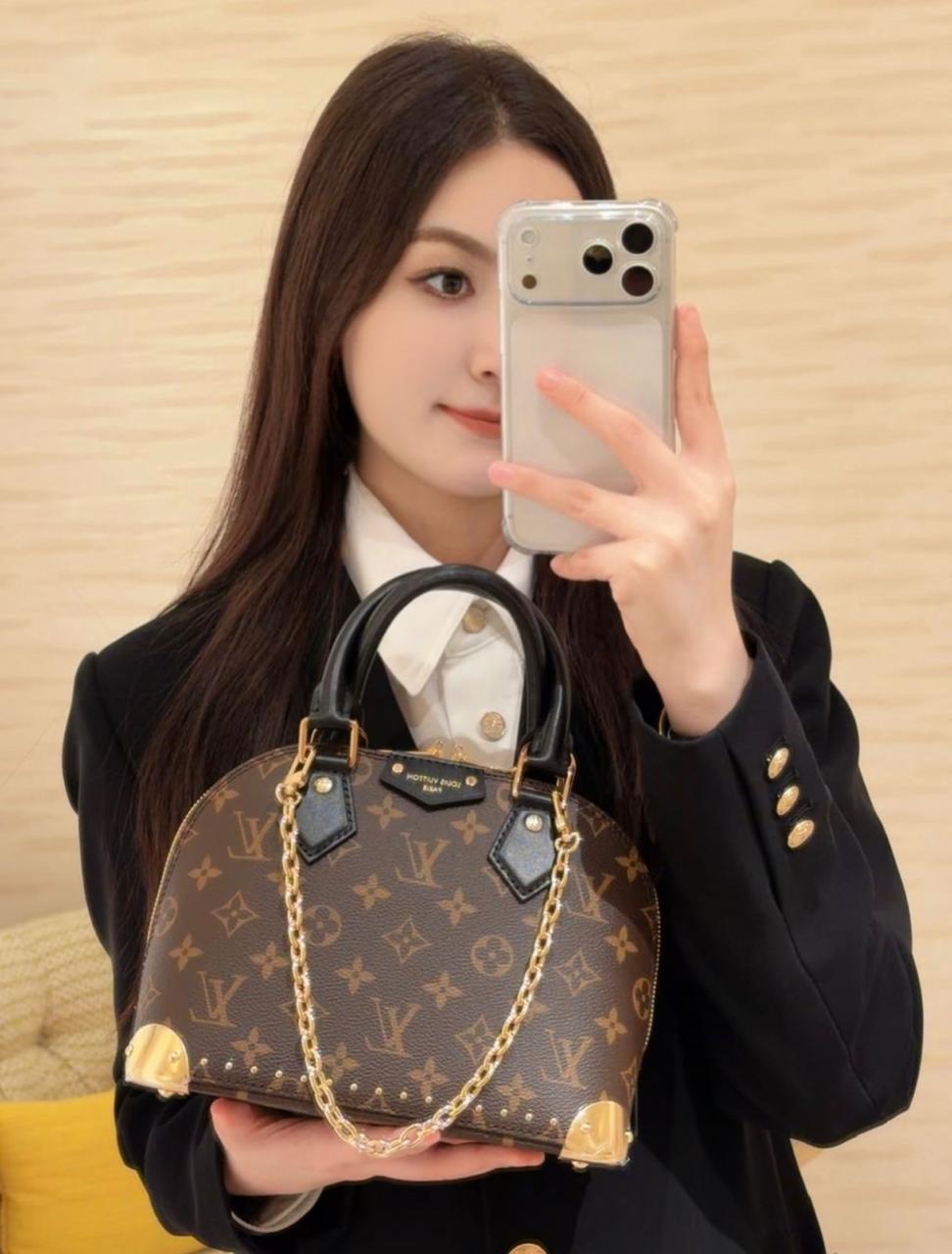 LOUIS VUITTON Studded Shoulder Bag — 23 cm | 4 Colors With Box A+