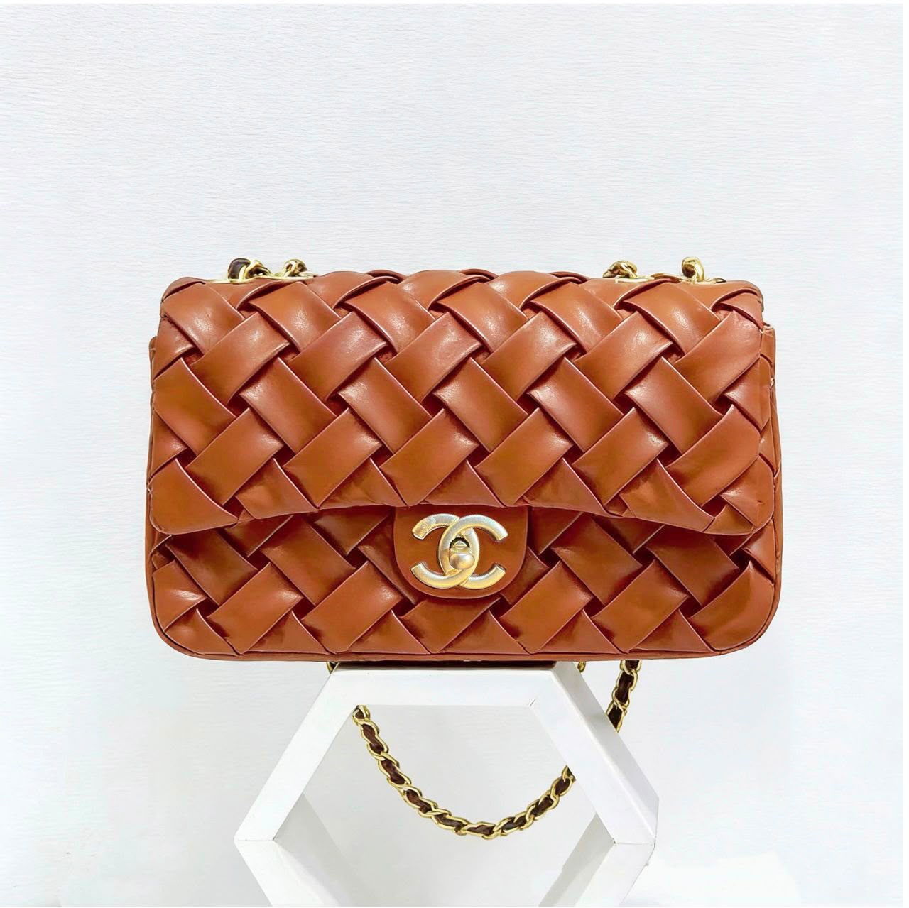 CHANEL Woven Leather Flap Shoulder Bag — 25 cm | 4 Colors with Box A+