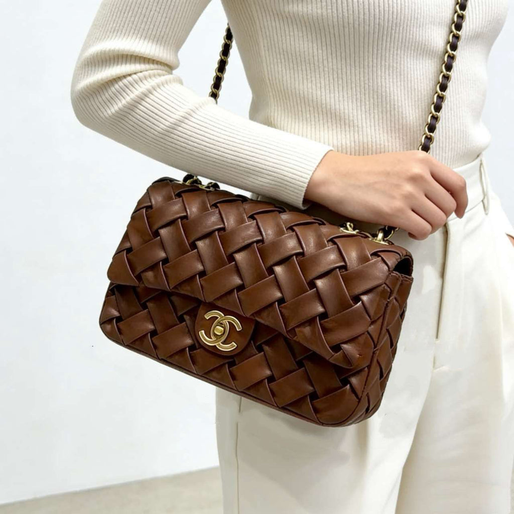 CHANEL Woven Leather Flap Shoulder Bag — 25 cm | 4 Colors with Box A+