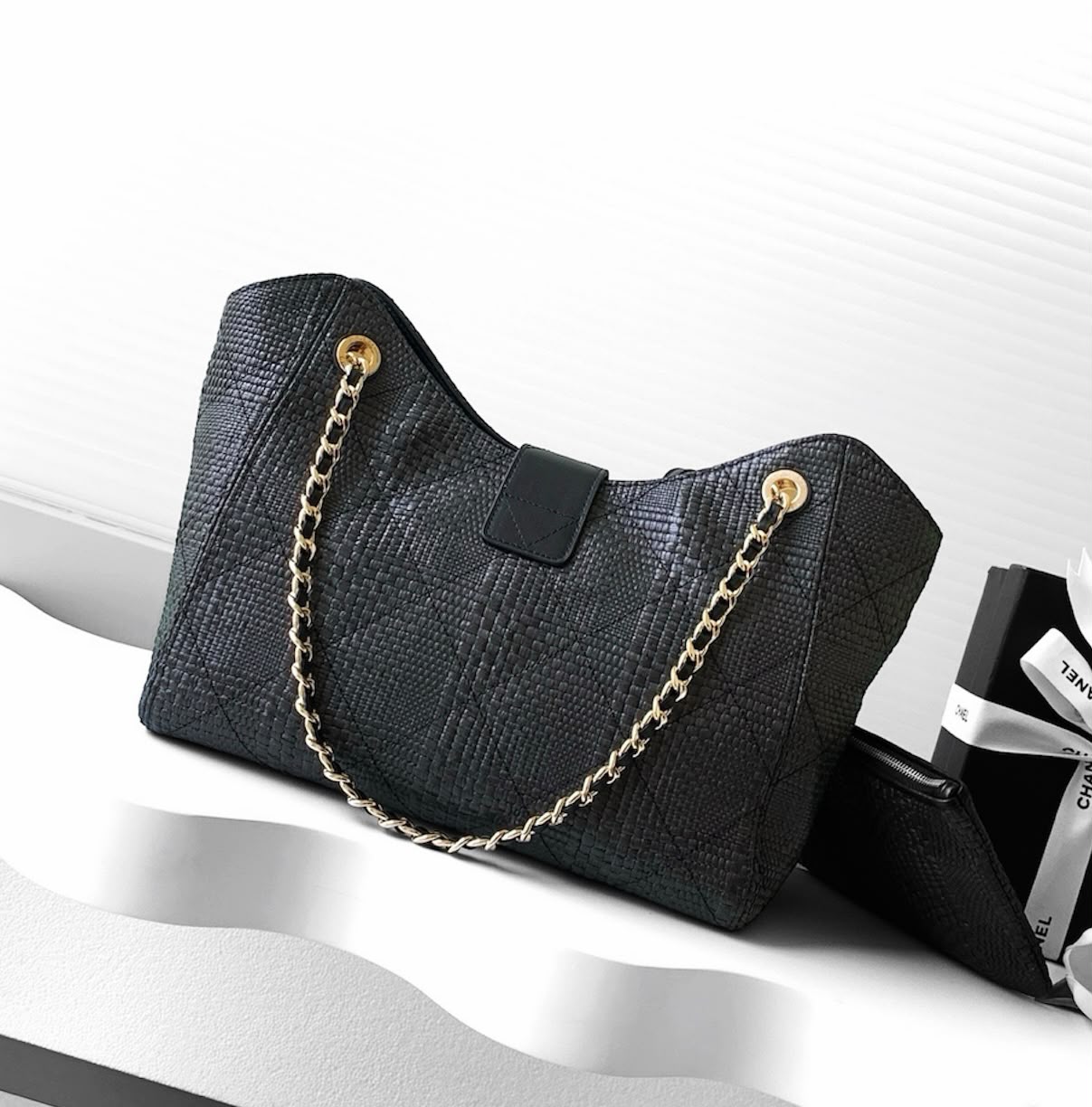 CHANEL Croc-Embossed Shoulder Tote — 39 cm | 3 Colors Without Box A+