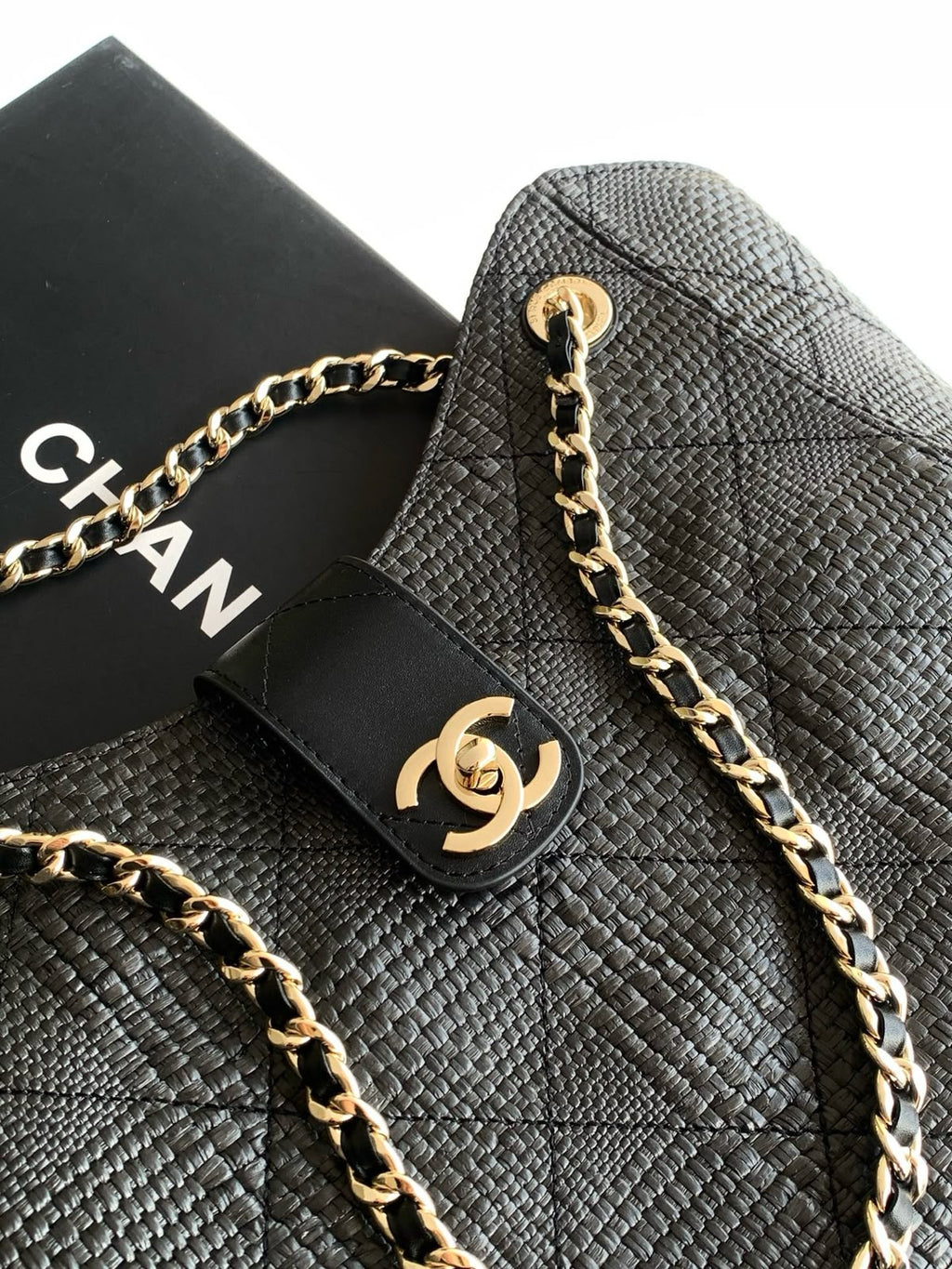 CHANEL Croc-Embossed Shoulder Tote — 39 cm | 3 Colors Without Box A+