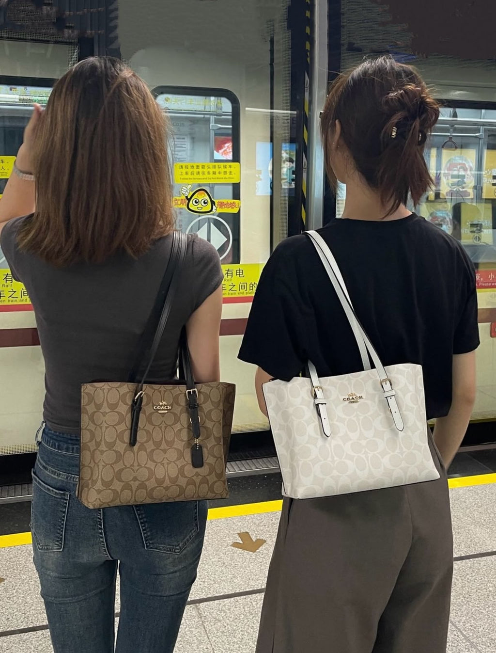 COACH Signature Canvas Tote — 28 cm | 8 Colors With Box