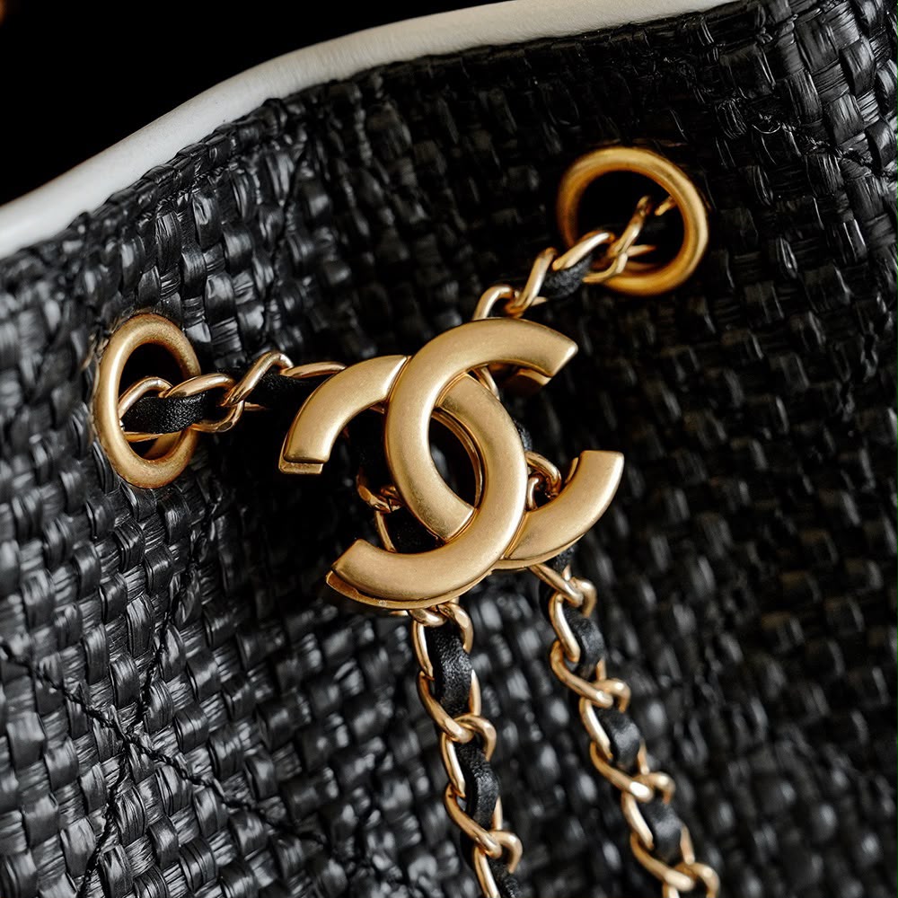 CHANEL Drawstring Bag — 26 cm Without Box