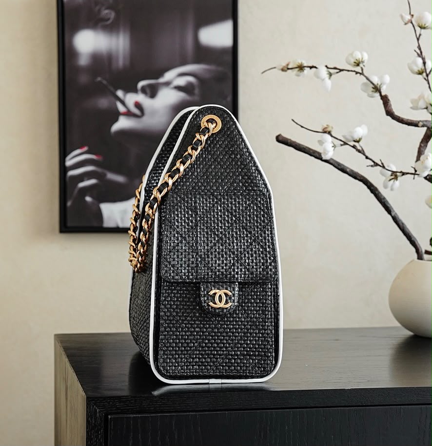 CHANEL Drawstring Bag — 26 cm Without Box