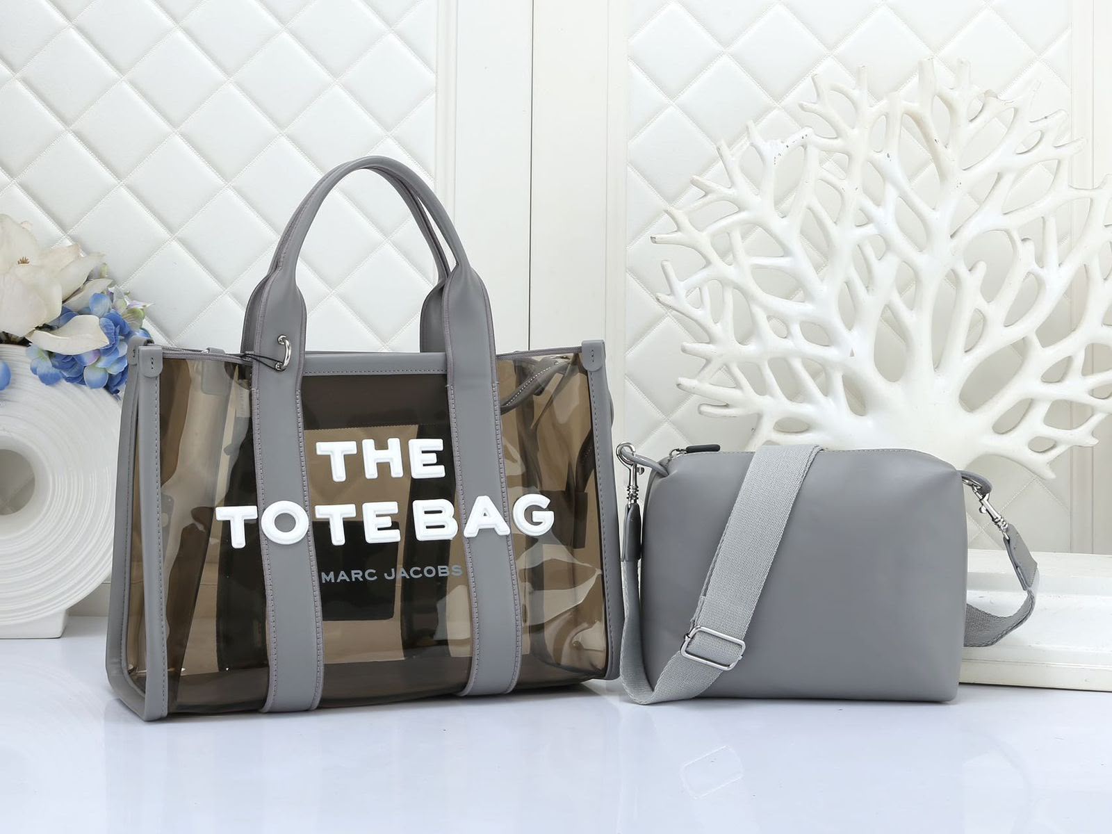 حقيبة MARC JACOBS "The Tote Bag" مقاس 35 سم بدون علبة