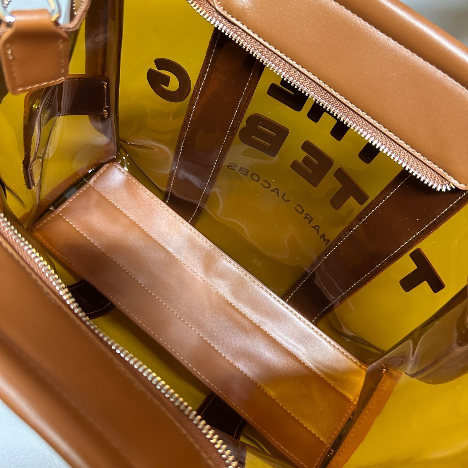 حقيبة MARC JACOBS "The Tote Bag" مقاس 35 سم بدون علبة
