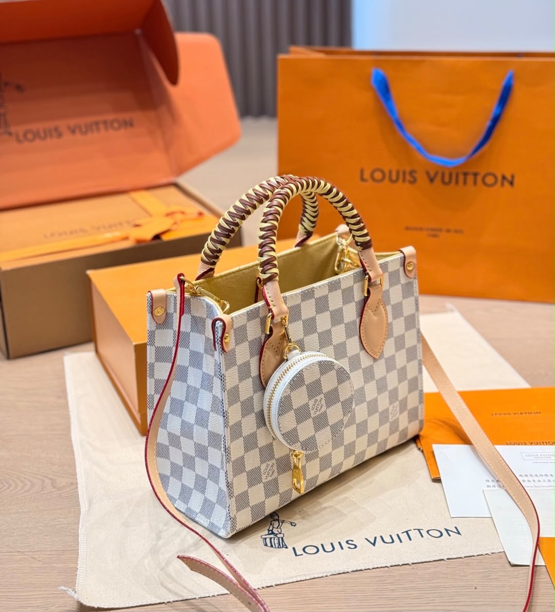 LV حقيبة توت كاروهات 25 سم بدون صندوق ماستر