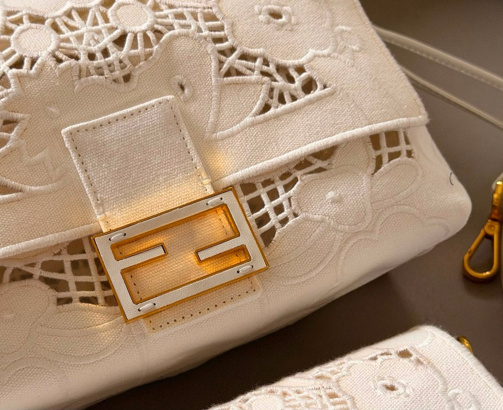 حقيبة FENDI باجيت بقلاب من الدانتيل بنمط الزهور 25 سم مع صندوق ماستر