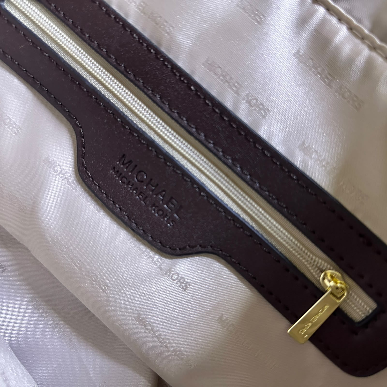 MICHAEL KORS Signature Tote with Pouch 45 cm
