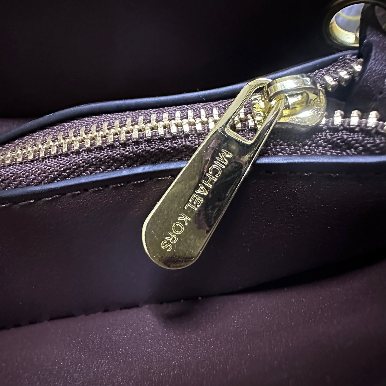 MICHAEL KORS Signature Tote with Pouch 45 cm
