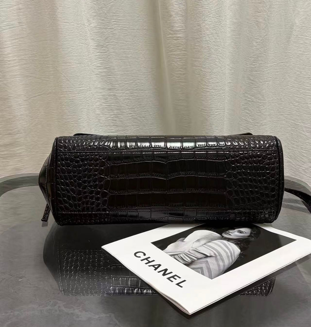 CHANEL Croc Tote 38 cm Master