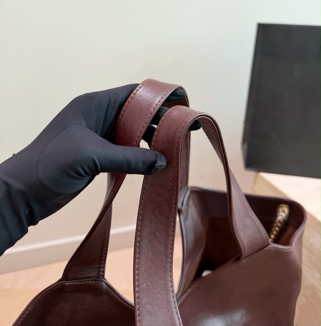 YSL Large Logo Tote Leather 58 cm Master