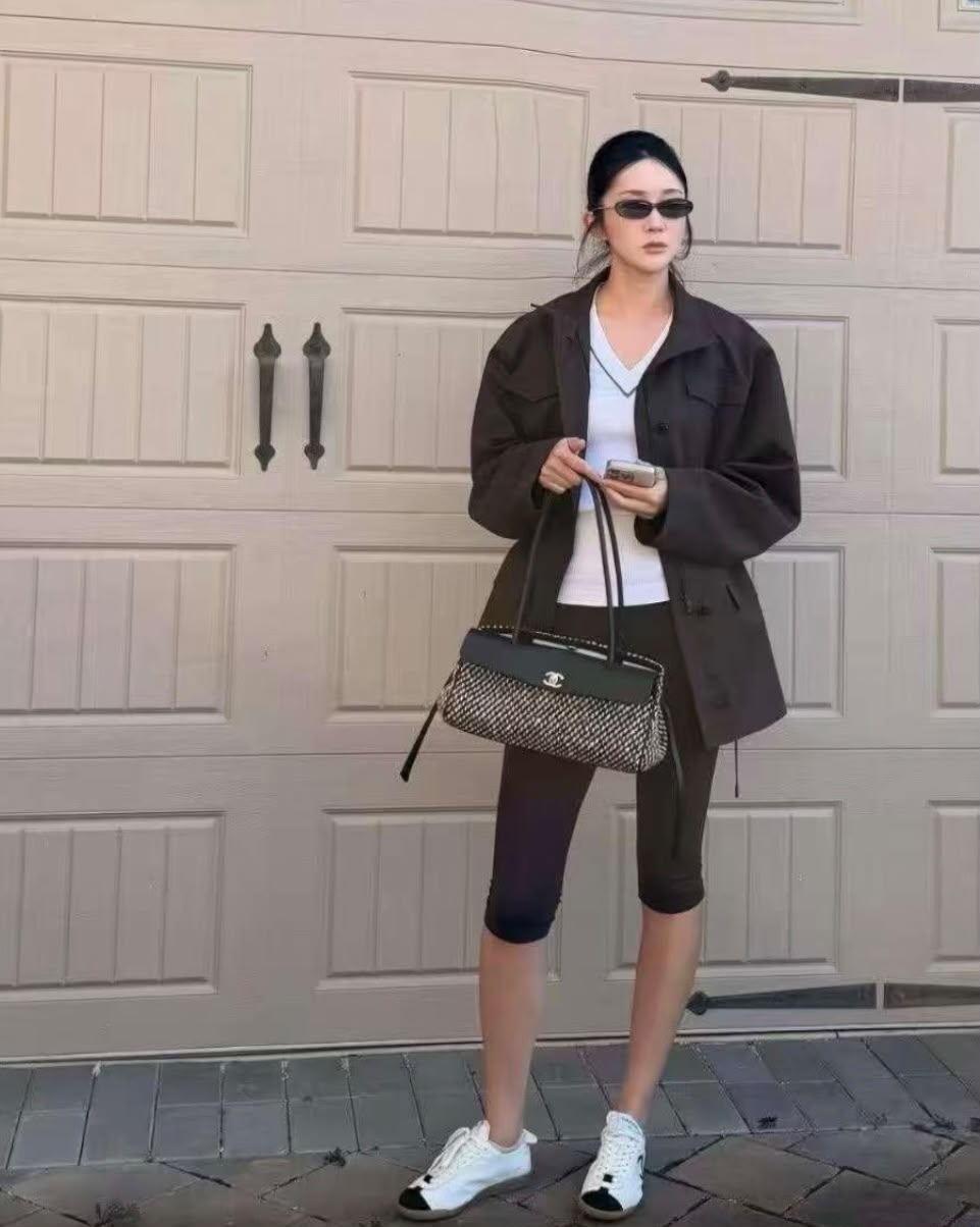 CHANEL Two-Tone Flap Bag 32 cm A+
