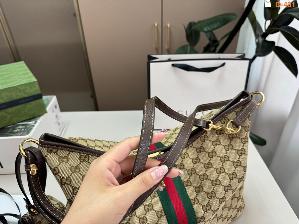 GUCCI GG Supreme Canvas Hobo Bag 40cm A+