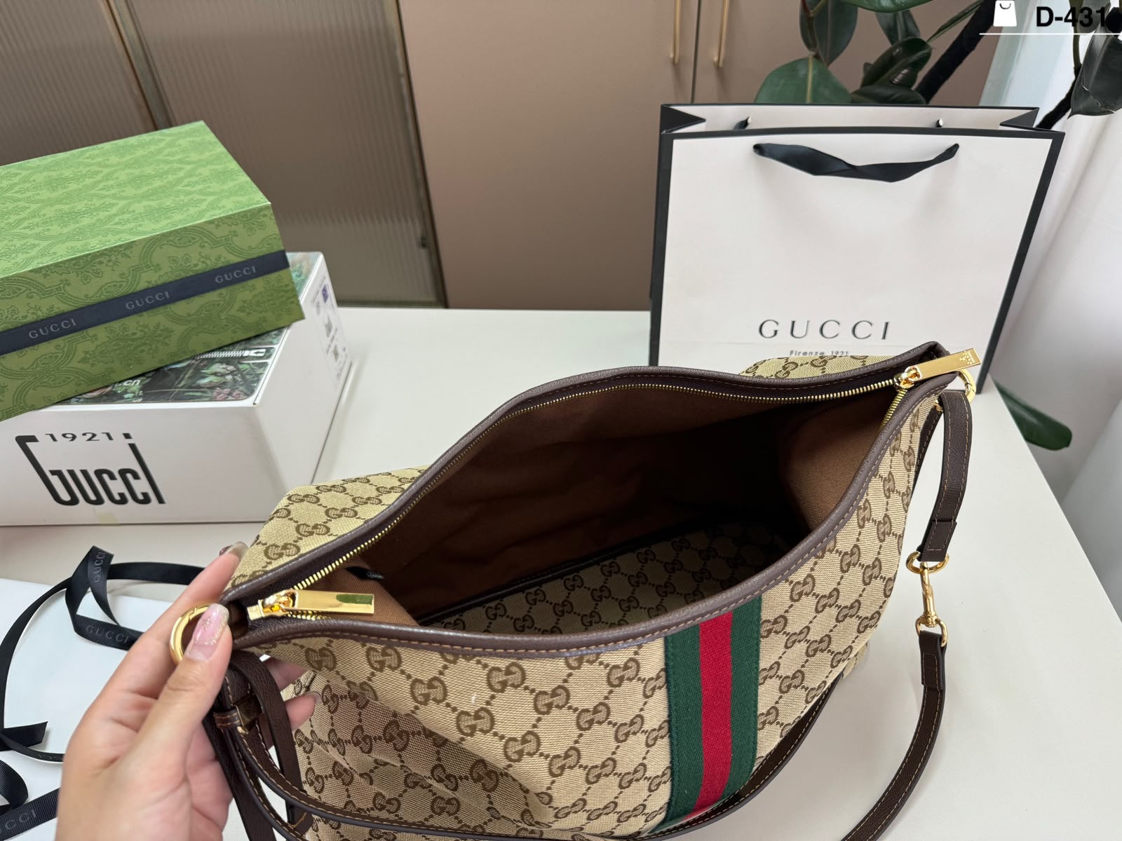 GUCCI GG Supreme Canvas Hobo Bag 40cm A+