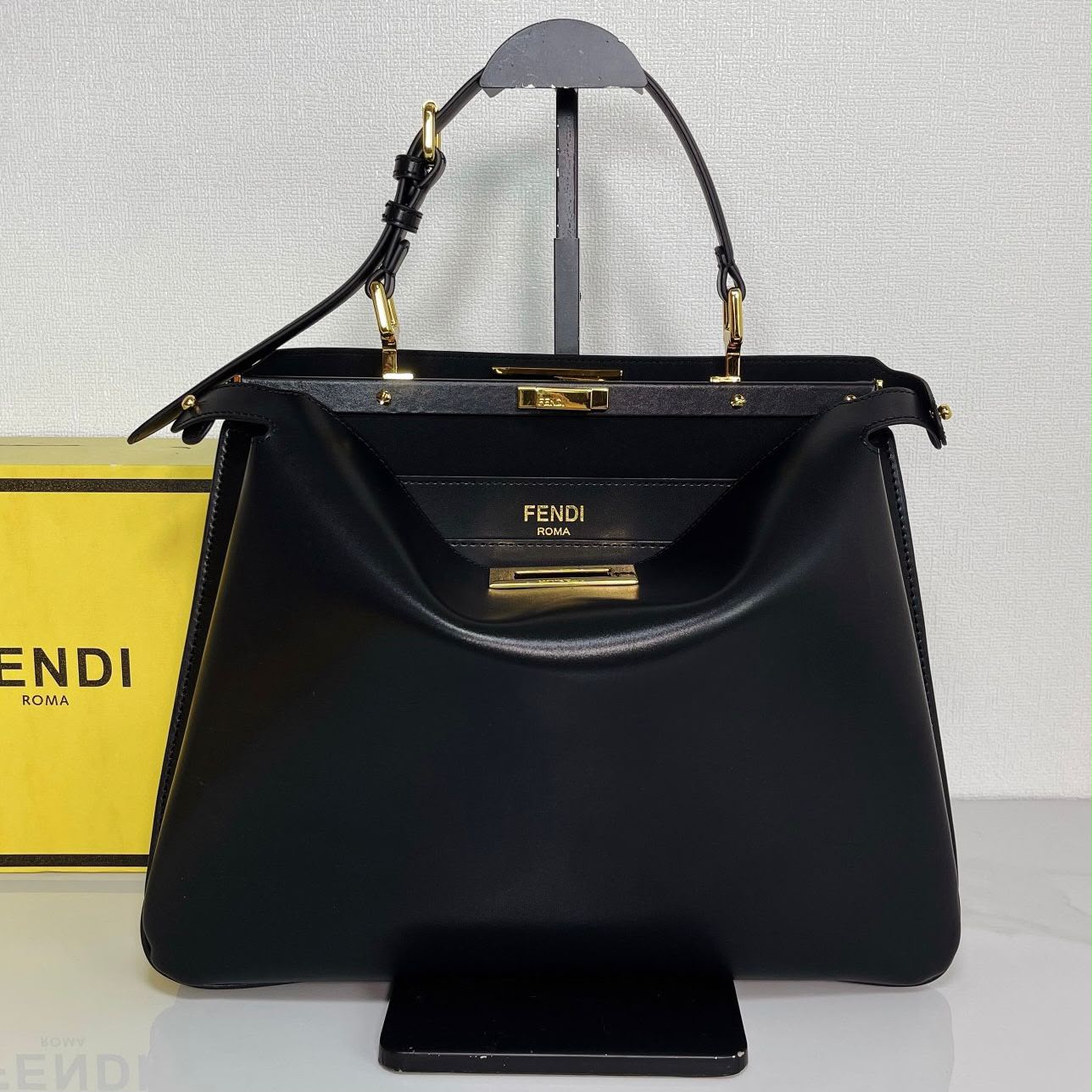 FENDI Peekaboo Style Chain Handbag 33cm A+