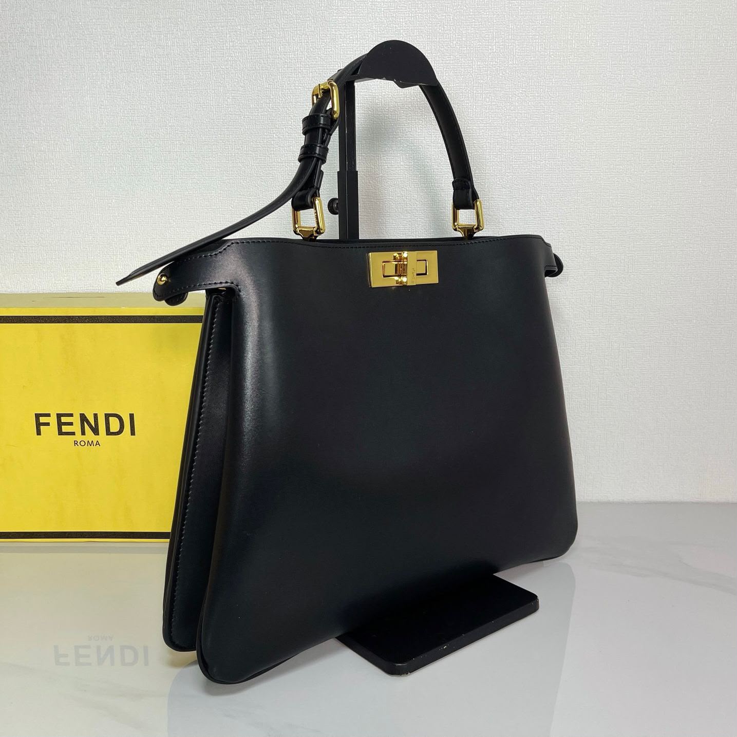 FENDI Peekaboo Style Chain Handbag 33cm A+