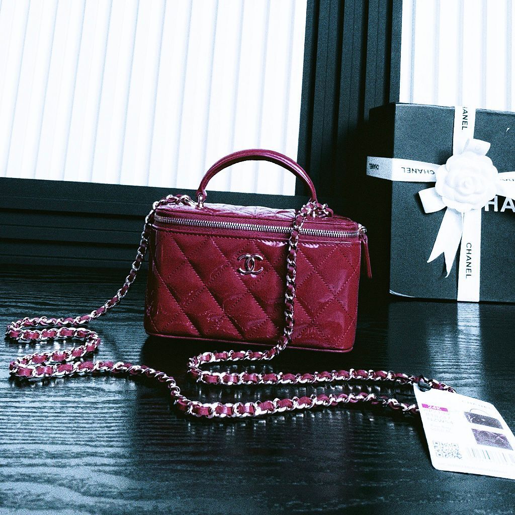 CHANEL Vanity Bag 18 cm