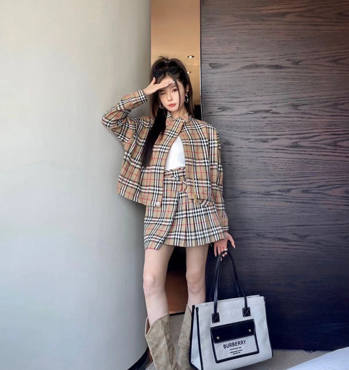 BURBERRY Tote 36 cm Without Box