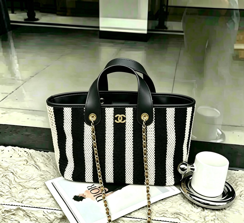 CHANEL Straw-Effect Tote 40 cm