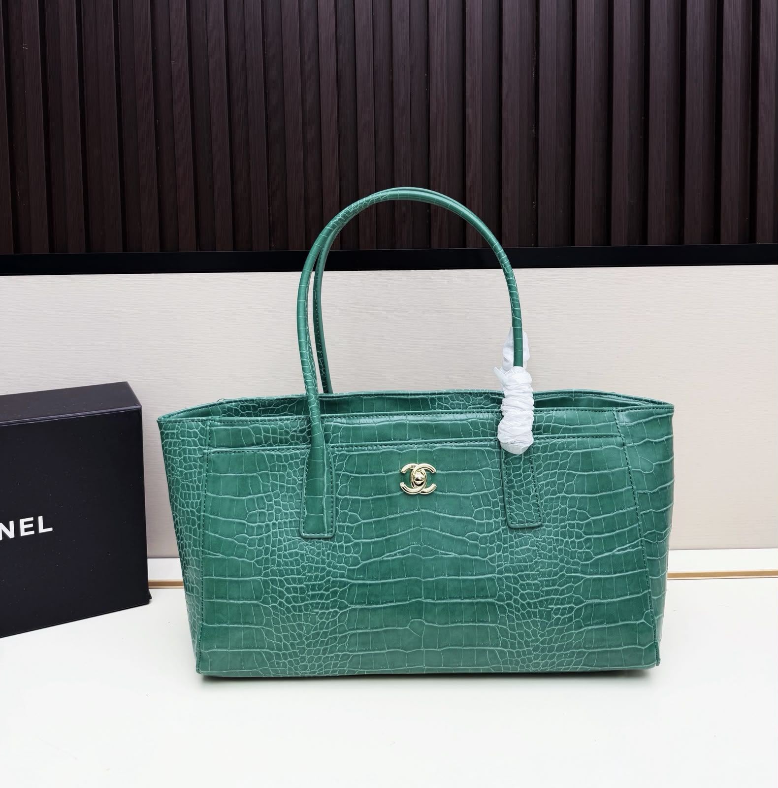 CHANEL Executive Tote 35 cm A+