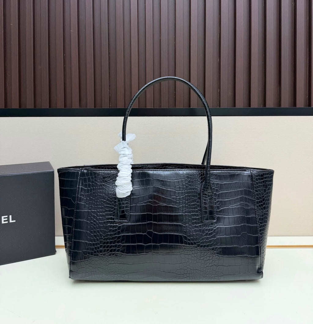 CHANEL Executive Tote 35 cm A+