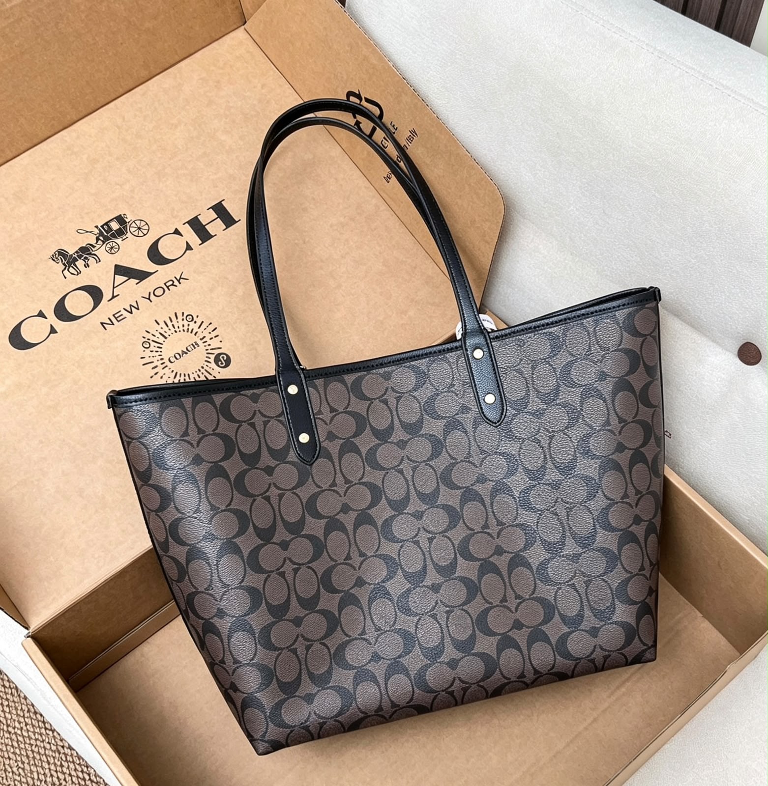 COACH Signature Tote with Pouch 43 cm