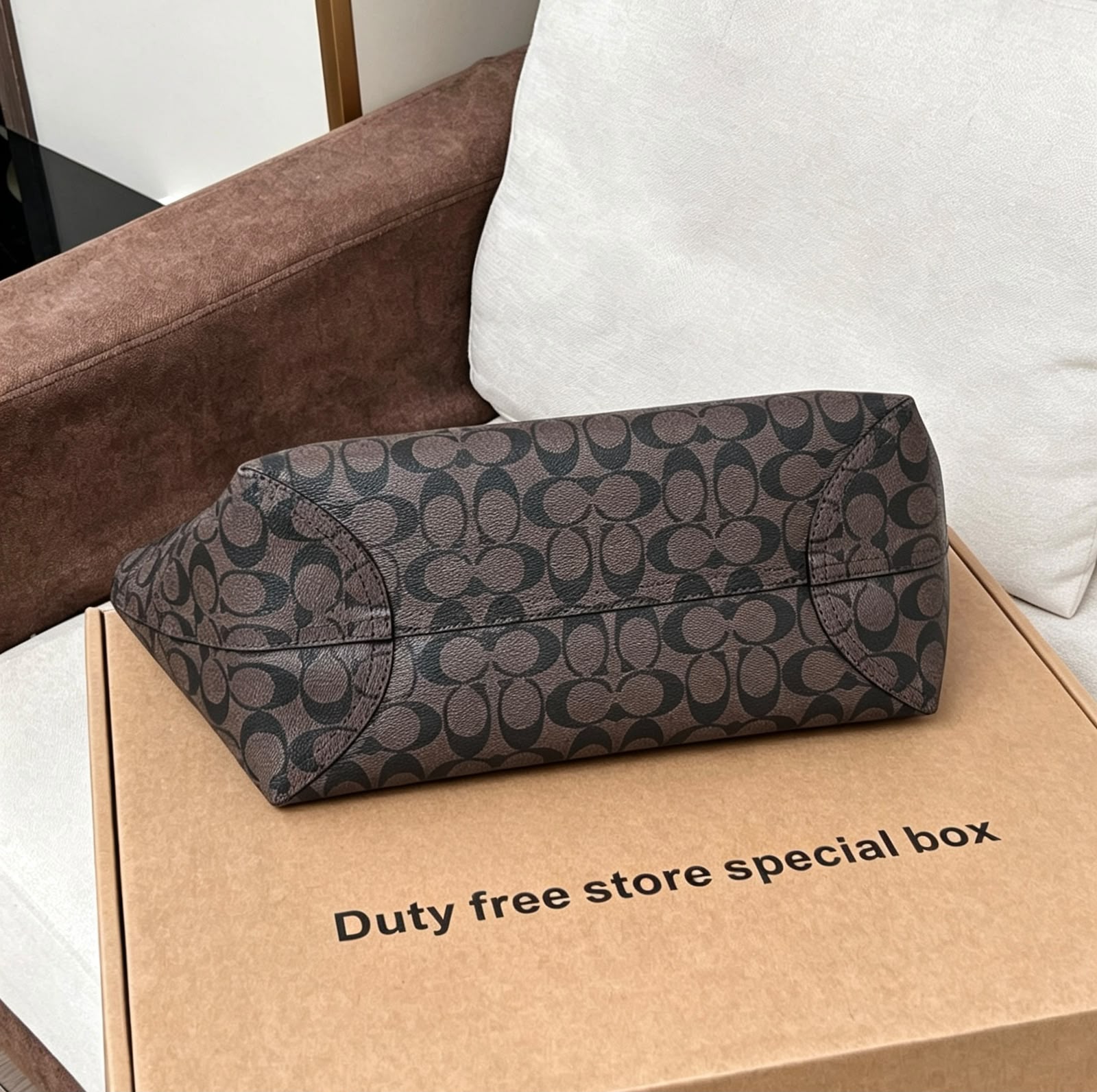 COACH Signature Tote with Pouch 43 cm