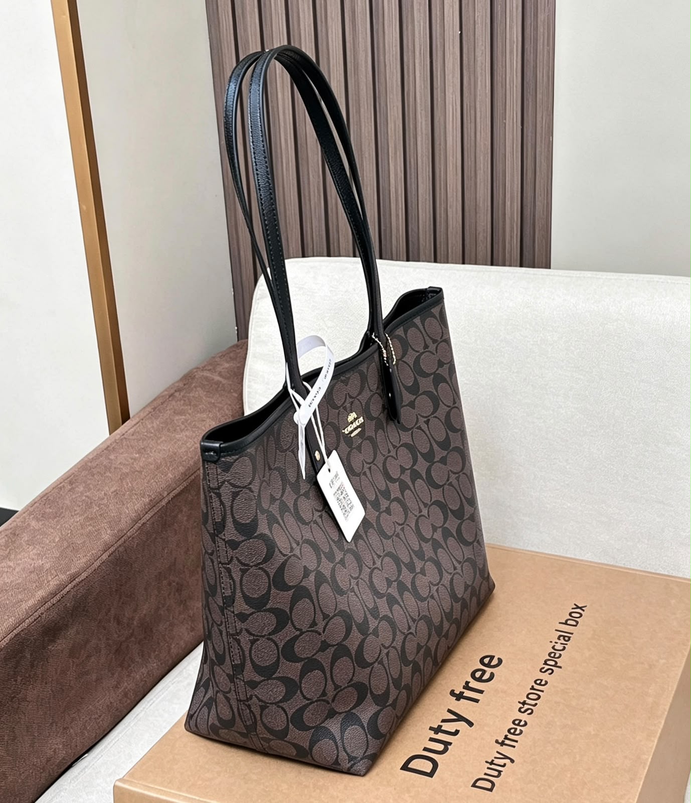 COACH Signature Tote with Pouch 43 cm