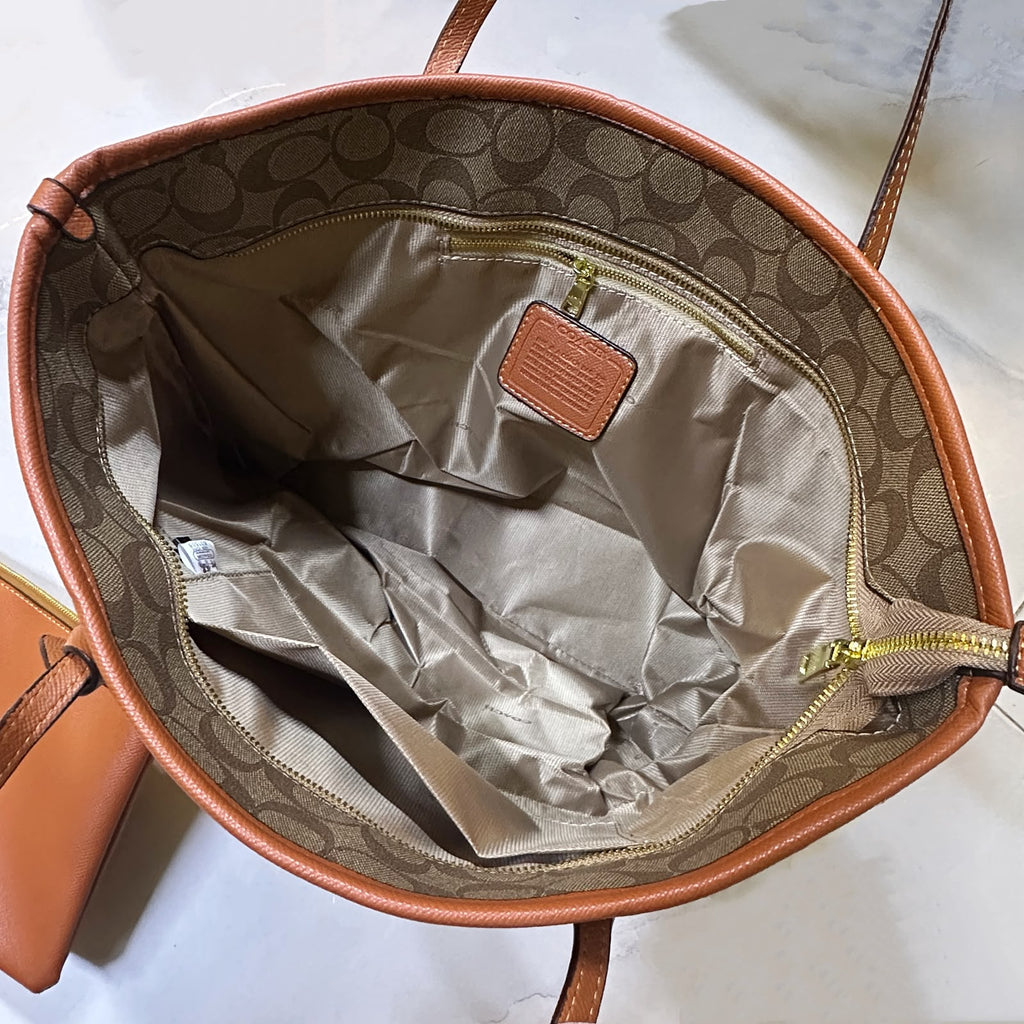 COACH Signature Tote with Pouch 43 cm