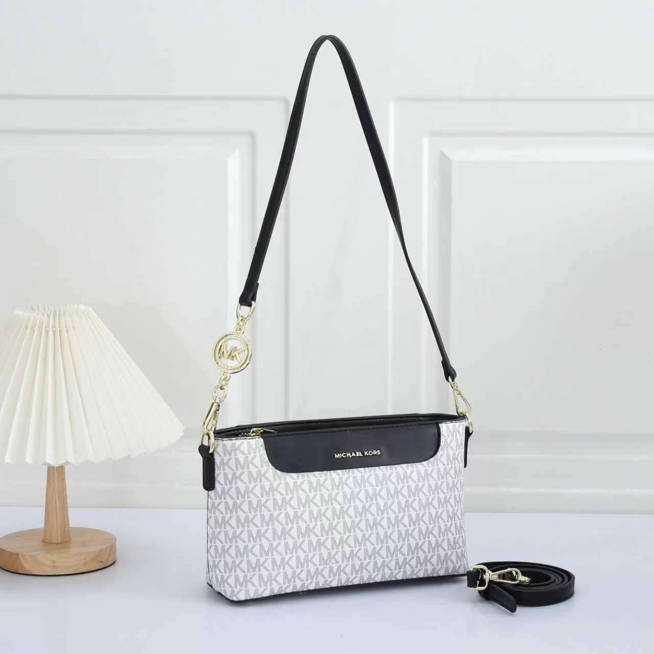 MICHAEL KORS Signature Crossbody Bag 25 cm