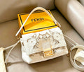 حقيبة FENDI باجيت بقلاب من الدانتيل بنمط الزهور 25 سم مع صندوق ماستر