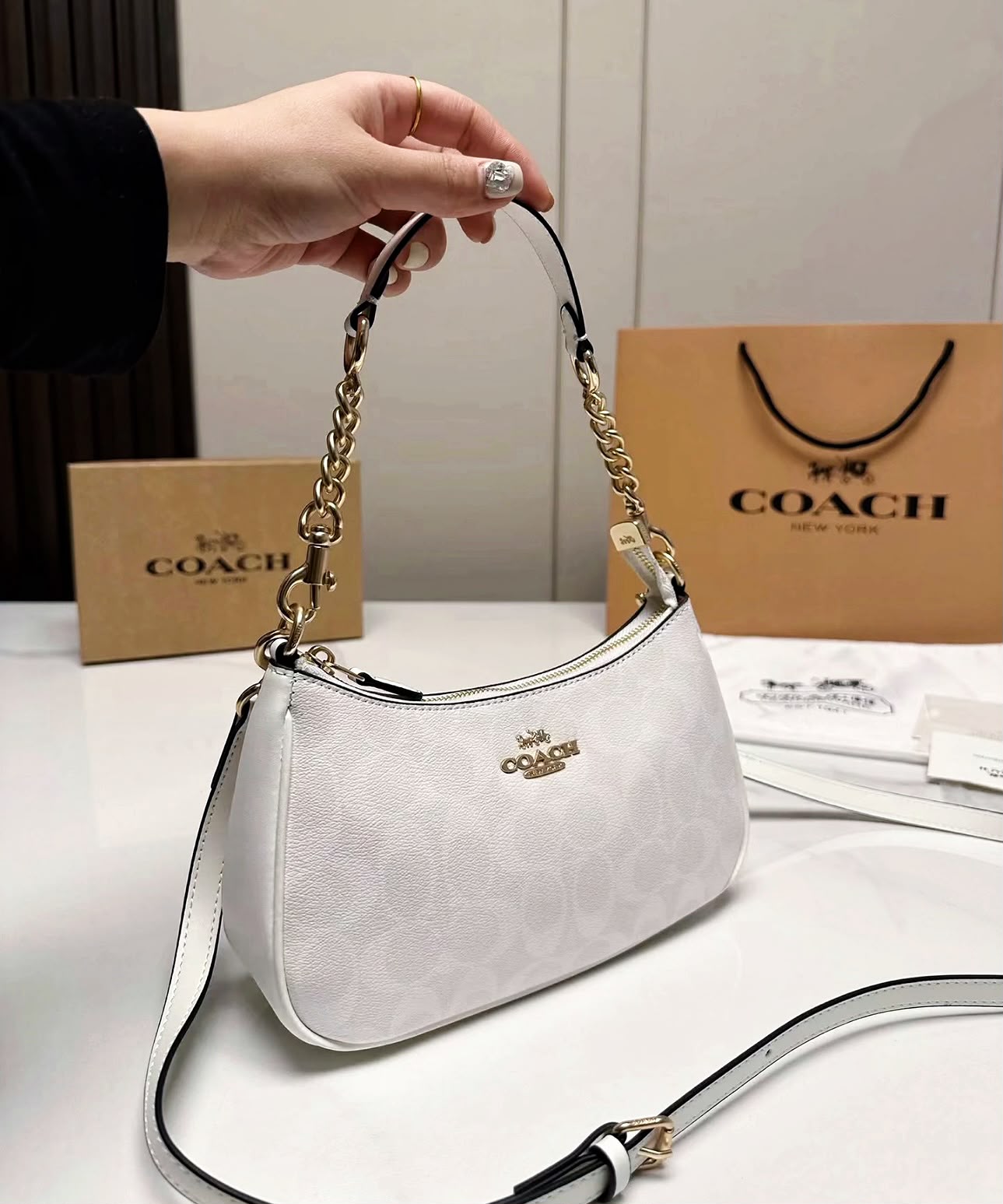 COACH Leather Chain Shoulder Bag 24cm